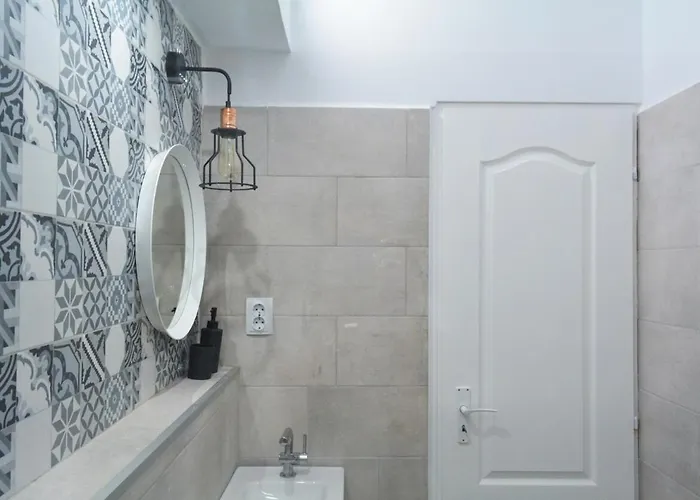 The Hidden Mark-2bdr Ap In Downtown